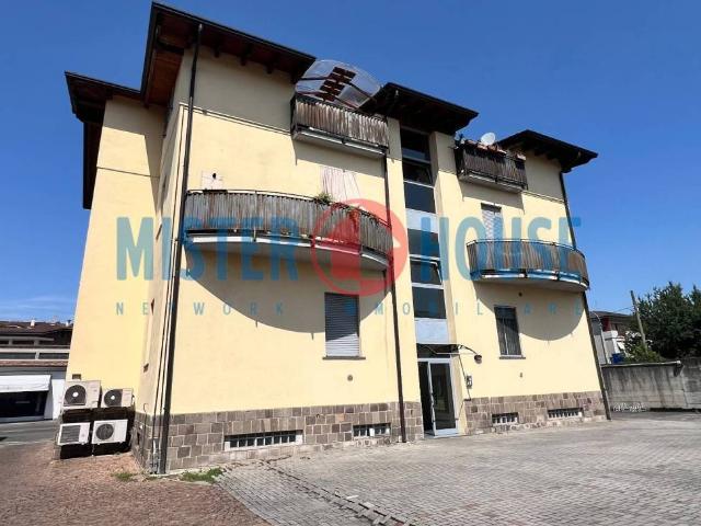 Attico in vendita a Cesano Maderno, Binzago