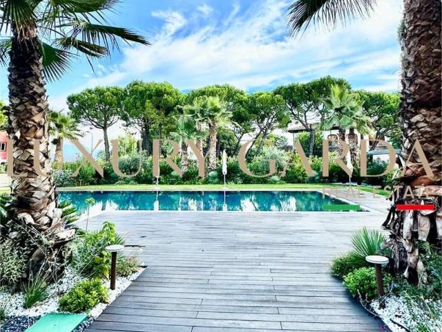 Attico in vendita a Desenzano Del Garda, Brescia