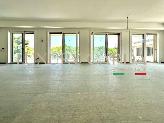 Attico in vendita a Desenzano Del Garda, Lombardia