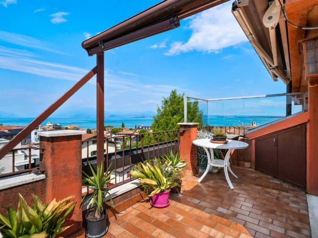 Attico in vendita a Desenzano Del Garda, Brescia