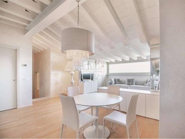 Attico in vendita a Desenzano Del Garda, Brescia