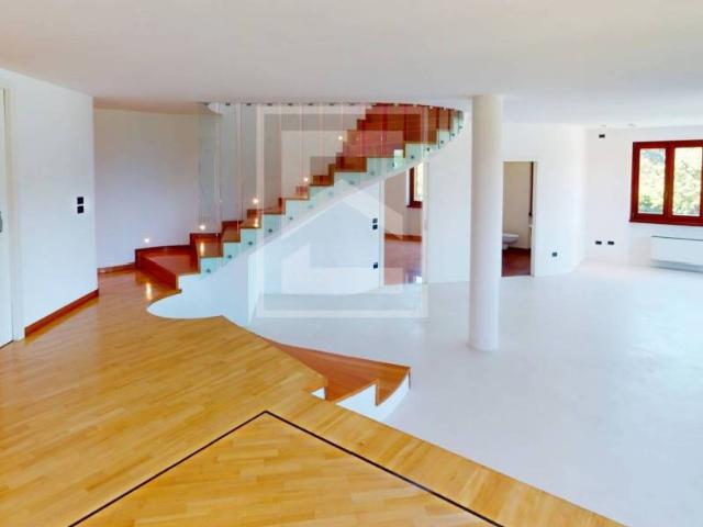 Attico in vendita a Desenzano Del Garda, Brescia