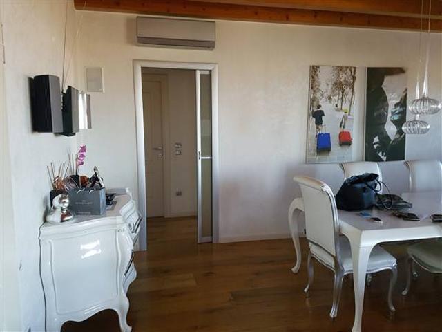Attico in vendita a Desenzano Del Garda, Lombardia