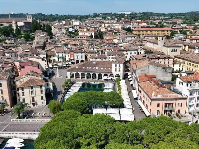 Attico in vendita a Desenzano Del Garda, Brescia