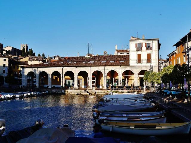 Attico in vendita a Desenzano Del Garda, Brescia