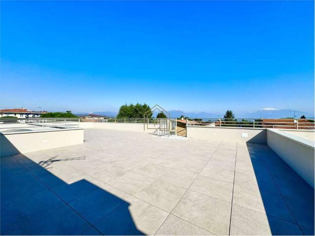 Attico in vendita a Desenzano Del Garda, Brescia