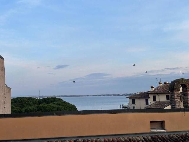 Attico in vendita a Desenzano Del Garda, Lombardia