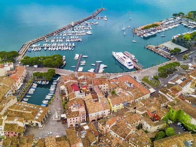 Attico in vendita a Desenzano Del Garda, Brescia