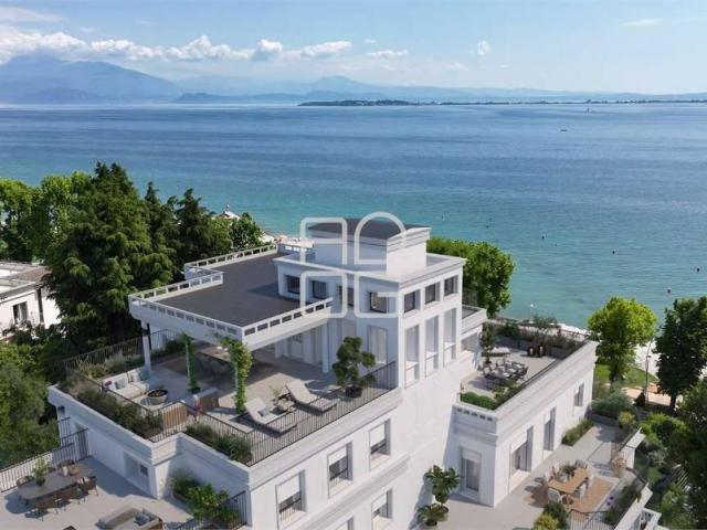 Attico in vendita a Desenzano Del Garda, Brescia