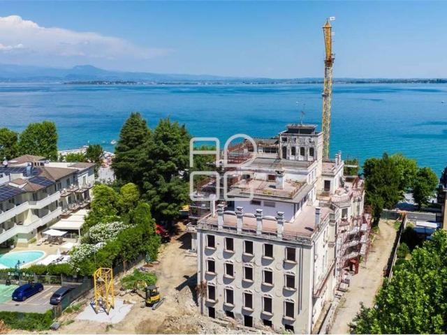 Attico in vendita a Desenzano Del Garda, Lombardia