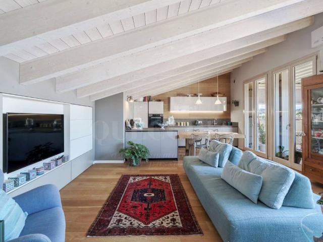 Attico in vendita a Desenzano Del Garda, Brescia