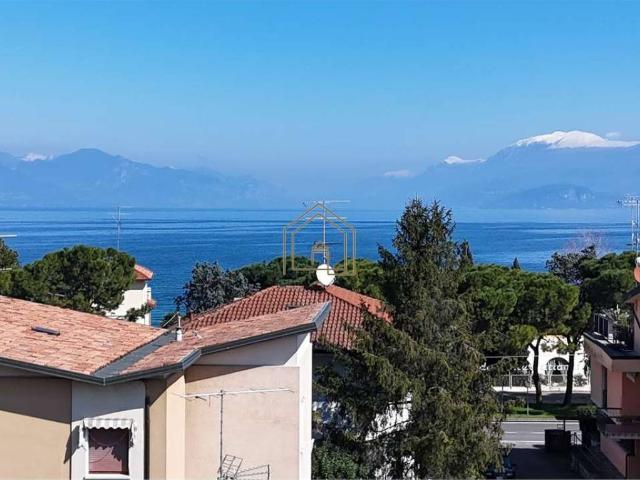 Attico in vendita a Desenzano Del Garda, Brescia