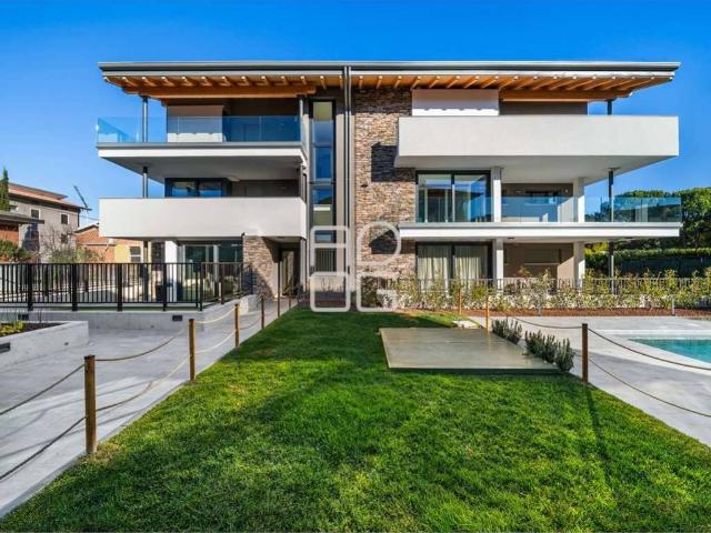 Attico in vendita a Rivoltella del Garda, Desenzano Del Garda