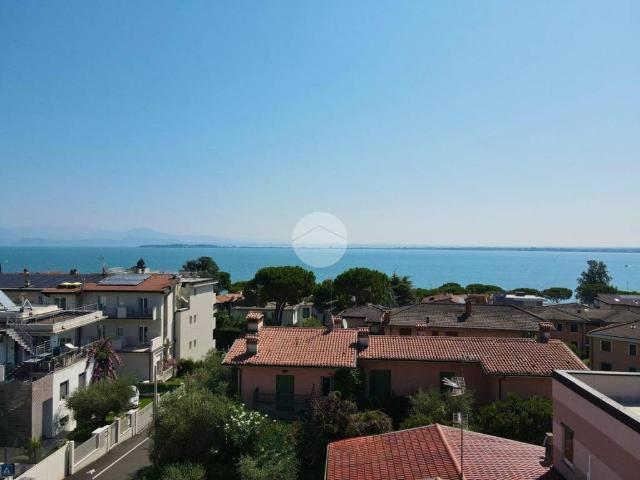 Attico in vendita a Desenzano Del Garda, Lombardia