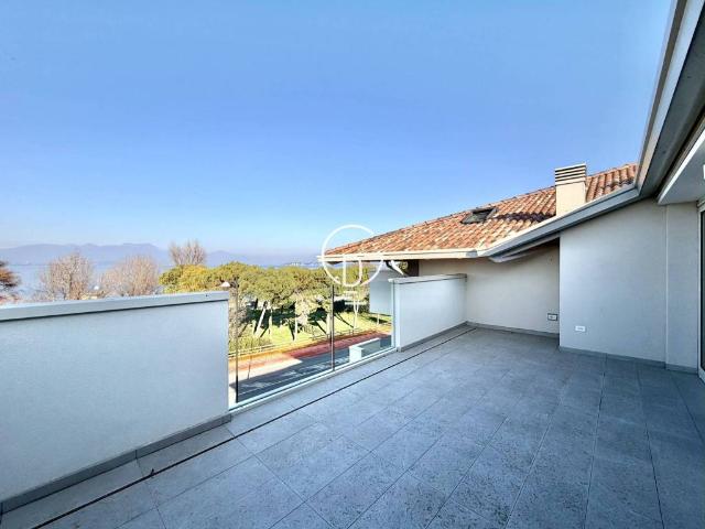 Attico in vendita a Rivoltella del Garda, Desenzano Del Garda