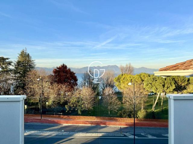 Attico in vendita a Rivoltella del Garda, Desenzano Del Garda
