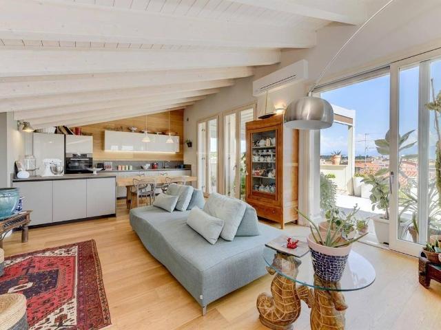 Attico in vendita a Desenzano Del Garda, Brescia