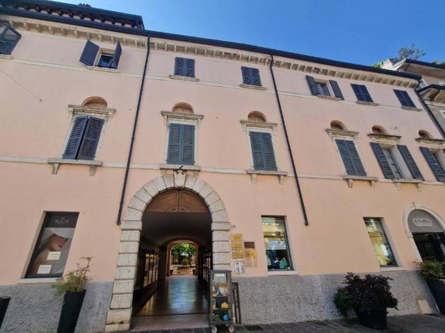 Attico in vendita a Desenzano Del Garda, Lombardia