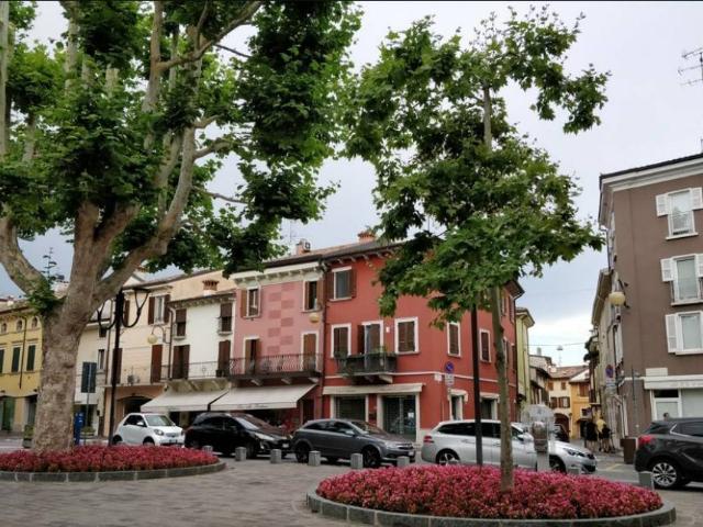 Attico in vendita a Desenzano Del Garda, Brescia