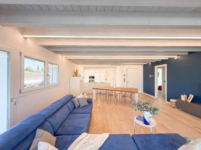 Attico in vendita a Rivoltella del Garda, Desenzano Del Garda