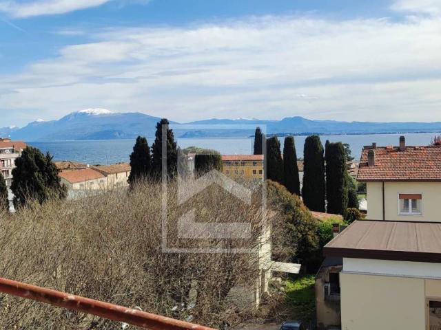 Attico in vendita a Desenzano Del Garda, Brescia