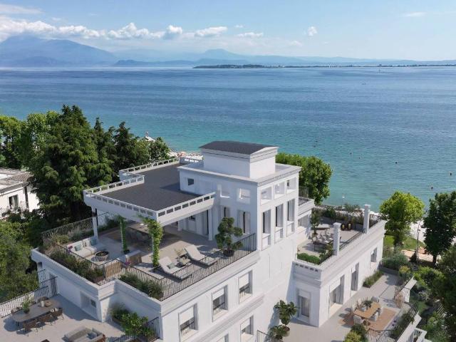 Attico in vendita a Desenzano Del Garda, Brescia