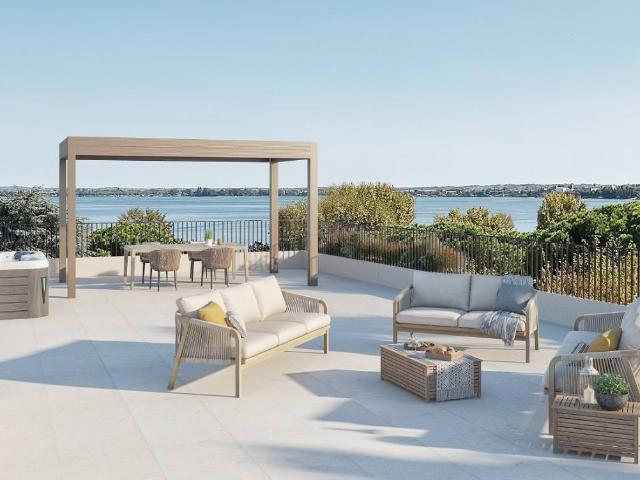 Attico in vendita a Desenzano Del Garda, Brescia