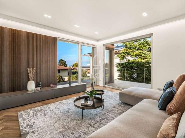 Attico in vendita a Desenzano Del Garda, Brescia