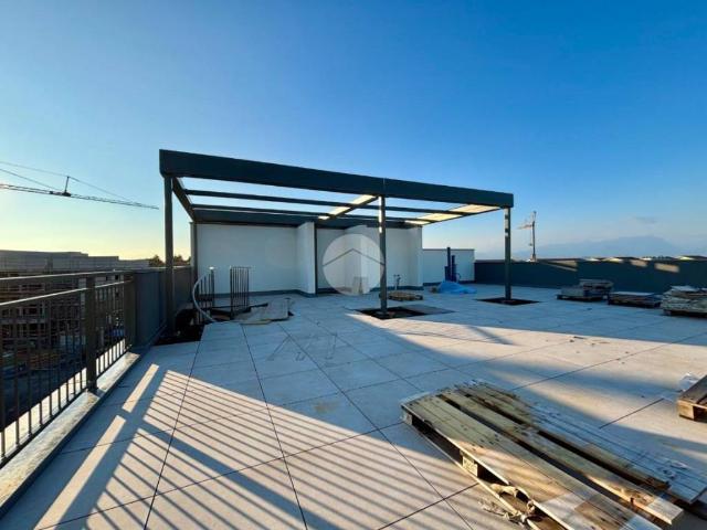 Attico in vendita a Desenzano Del Garda, Brescia