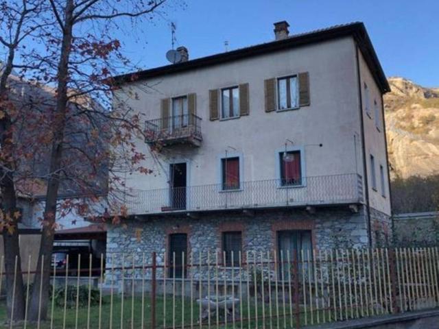 Attico in vendita a Donnas, Aosta