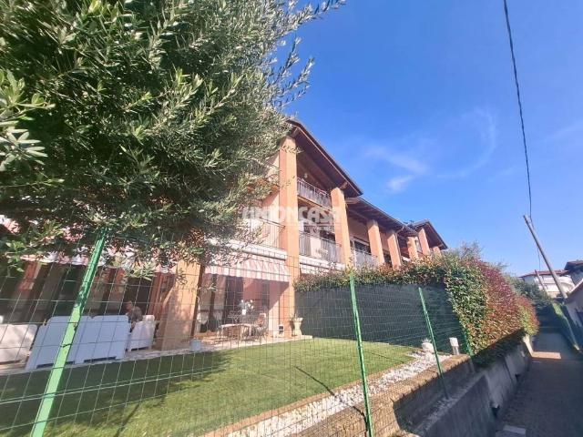 Attico in vendita a Bernasca, Camnago Faloppia