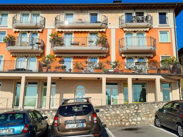 Attico in vendita a Gardone Riviera, Brescia