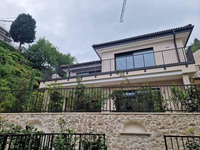 Attico in vendita a Comunità Montana Parco Alto Garda bresciano, Gardone Riviera