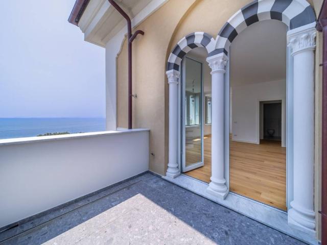 Attico in vendita a Priaruggia, Serra Riccò