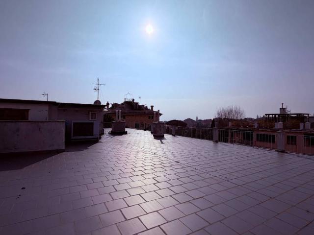 Attico in vendita a Medio Levante, Serra Riccò