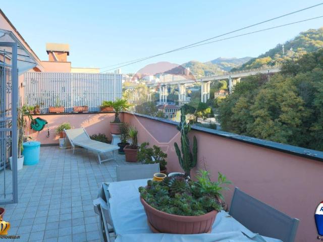 Attico in vendita a Serra Riccò, Genova