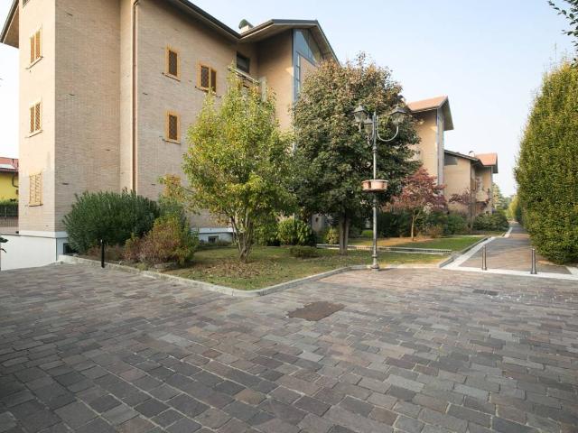 Attico in vendita a Gerenzano, Lombardia