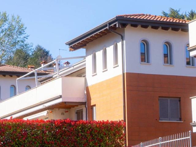 Attico in vendita a Imbersago, Lombardia