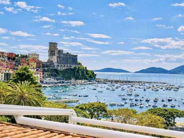 Attico in vendita a Venere Azzurra, Lerici