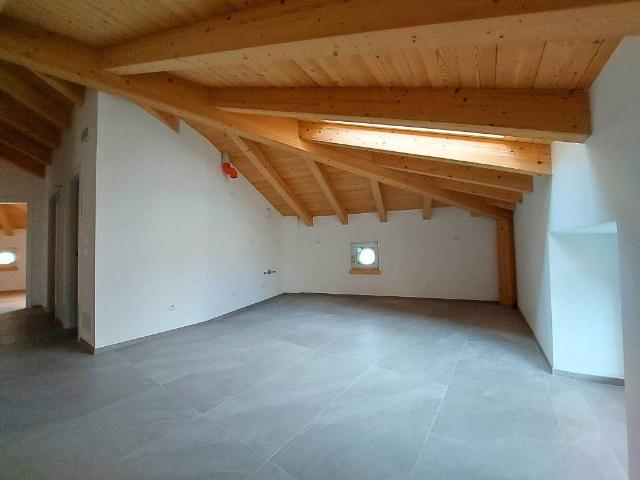 Attico in vendita a Comunità Alta Valsugana e Bersntol, Levico Terme