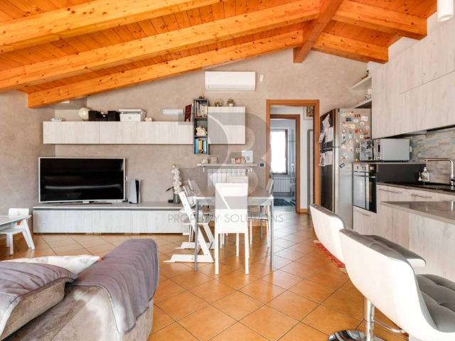 Attico in vendita a Limido Comasco, Como