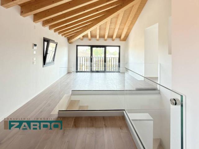 Attico in vendita a Fonte, Loria