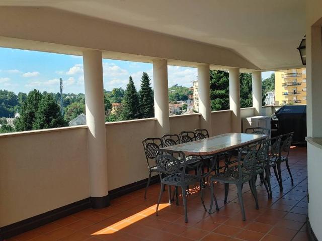 Attico in vendita a Mariano Comense, Como