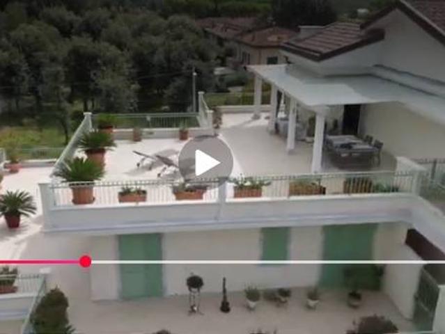Attico in vendita a Marina di Massa, Marina Di Massa