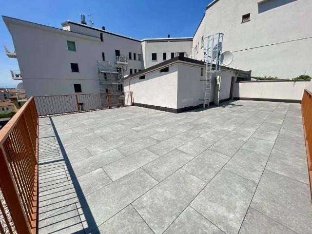 Attico in vendita a Modena, Quartiere Cittanova