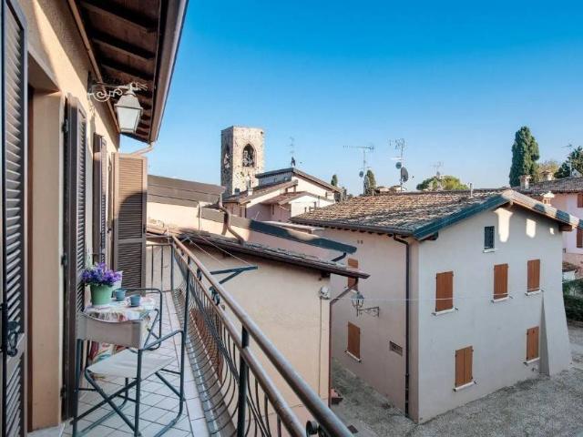 Attico in vendita a Moniga Del Garda, Brescia