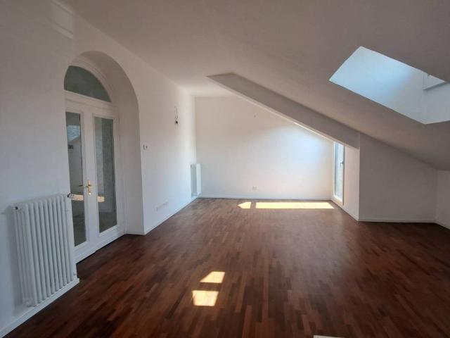 Attico in vendita a Regina Pacis, Monza