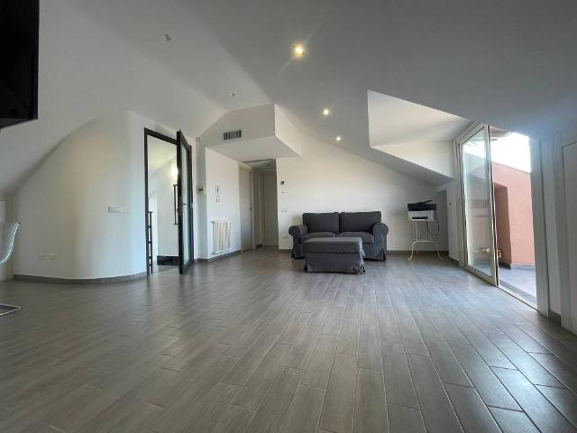 Attico in vendita a Motta Sant'anastasia, Catania