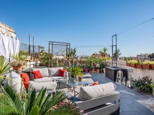 Attico in vendita a Rione Montesanto, Napola