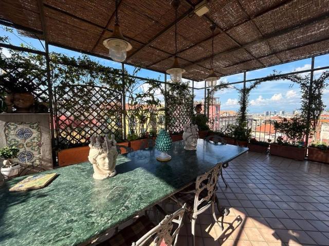 Attico in vendita a Rione Montesanto, Napola